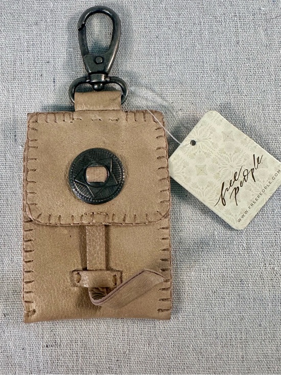 Free People Handbags - Free People Leather Whipstitch Card Holder Keychain NWT Neutral